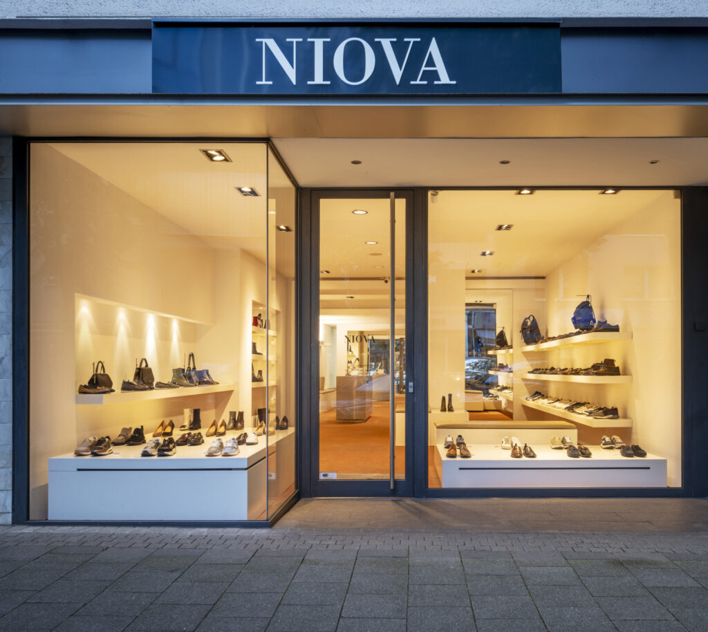 Über Niova Schuhe 1