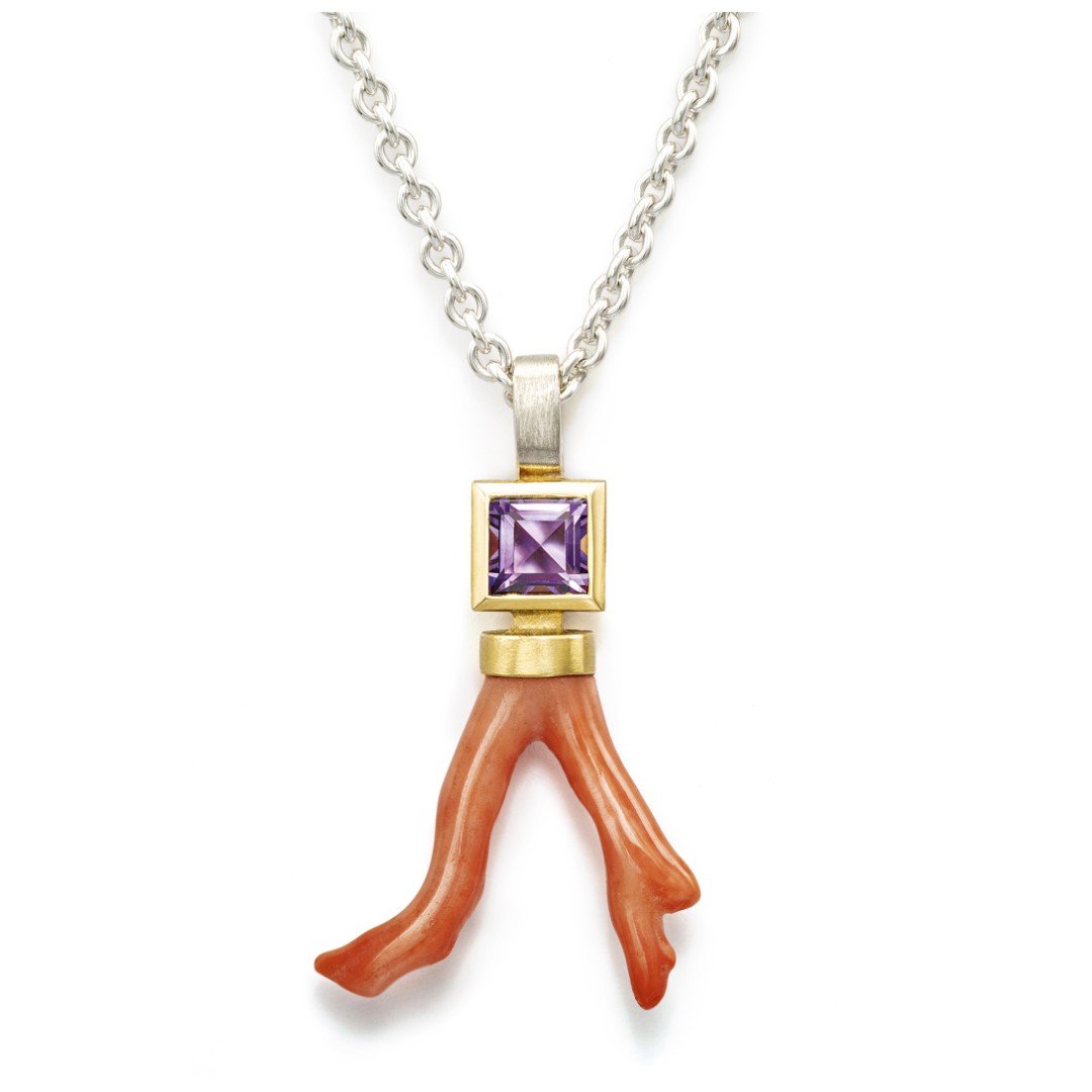 KORALLENZAUBER Kette aus 925er Silber mit Amethyst und Korallenast, gefasst in 750er Gelbgold. MARCUS GÖTTEN GOLDSCHMIEDE
