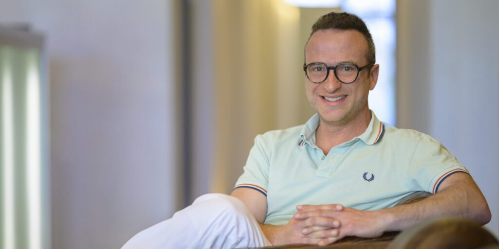 Dr. Patrik Halfin, Fachzentrum für Kieferorthopädie (FZKFO) • Unsichtbar zum perfekten Lächeln 1