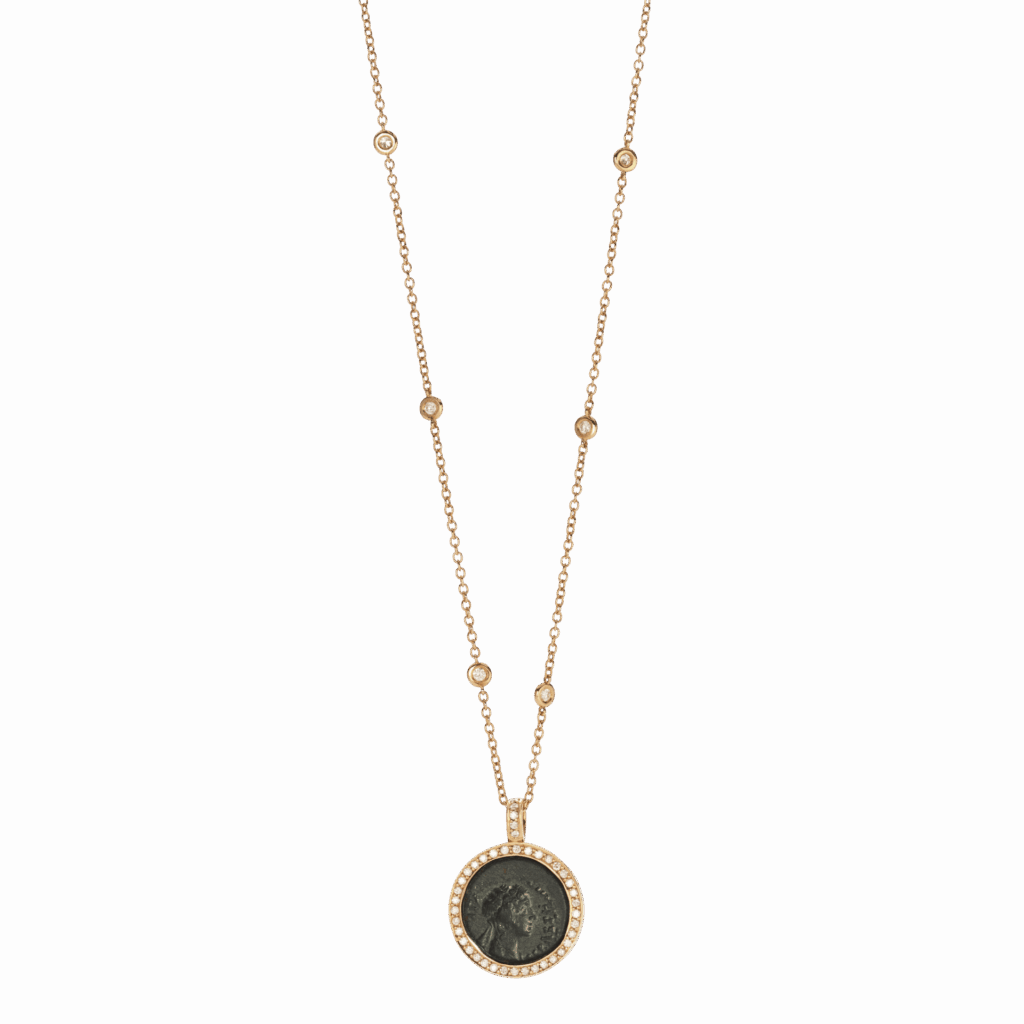 ANTIKES UNIKAT Collierkette mit antiker Münze Agrippina minor/Augustus, in Silber schwarz gealtert, in 18 KT. Roségold gefasst mit 42 Brillanten, 7.010 € bei JUWELIER GADEBUSCH