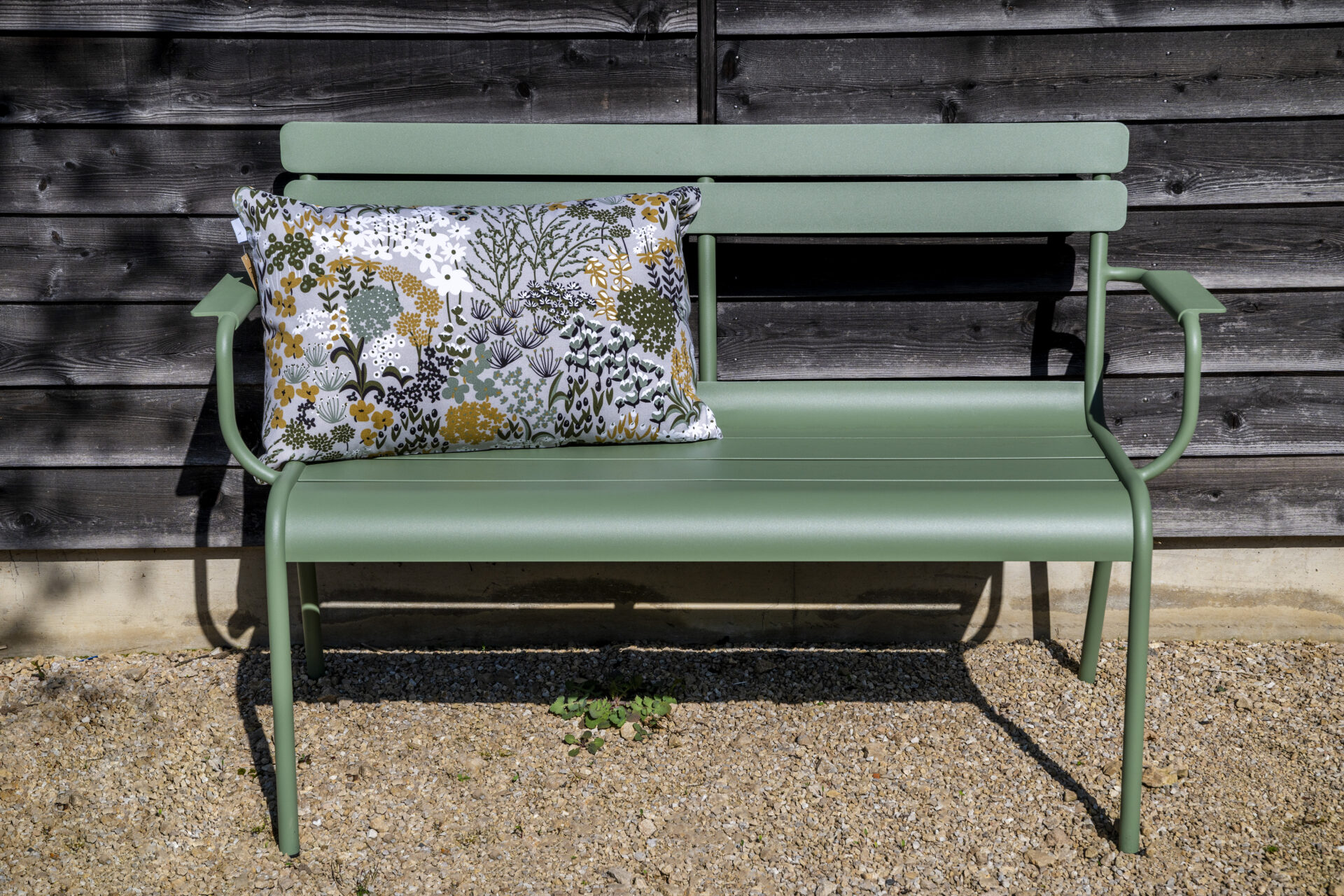TIME TO RELAX »Luxembourg«-Gartenbank von Fermob, pulverbeschichtetes Aluminium, Farbe kaktus. Für 665 € bei JARDECO – GARTEN ERLEBEN