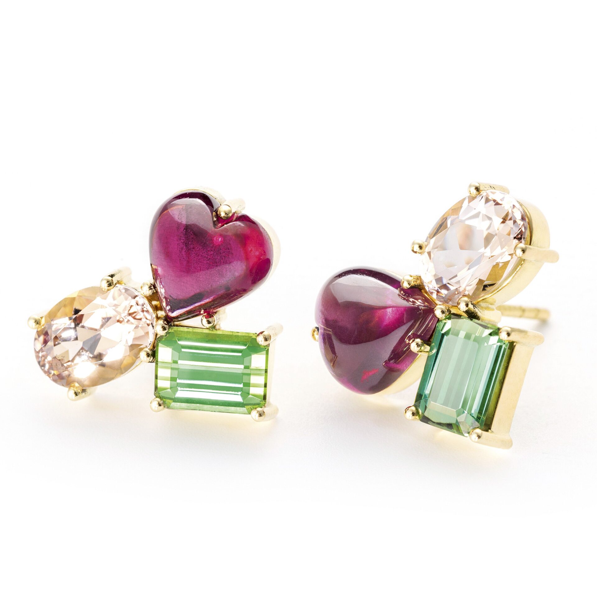 I FEEL LOVE
Ohrstecker aus 750er Gelbgold mit Granatherzen, Morganit und grünem Turmalin.
STEFANIE SPIEGEL GOLDSCHMIEDEMEISTERIN I FEEL LOVE
Ohrstecker aus 750er Gelbgold mit Granatherzen, Morganit und grünem Turmalin.
STEFANIE SPIEGEL GOLDSCHMIEDEMEISTERIN