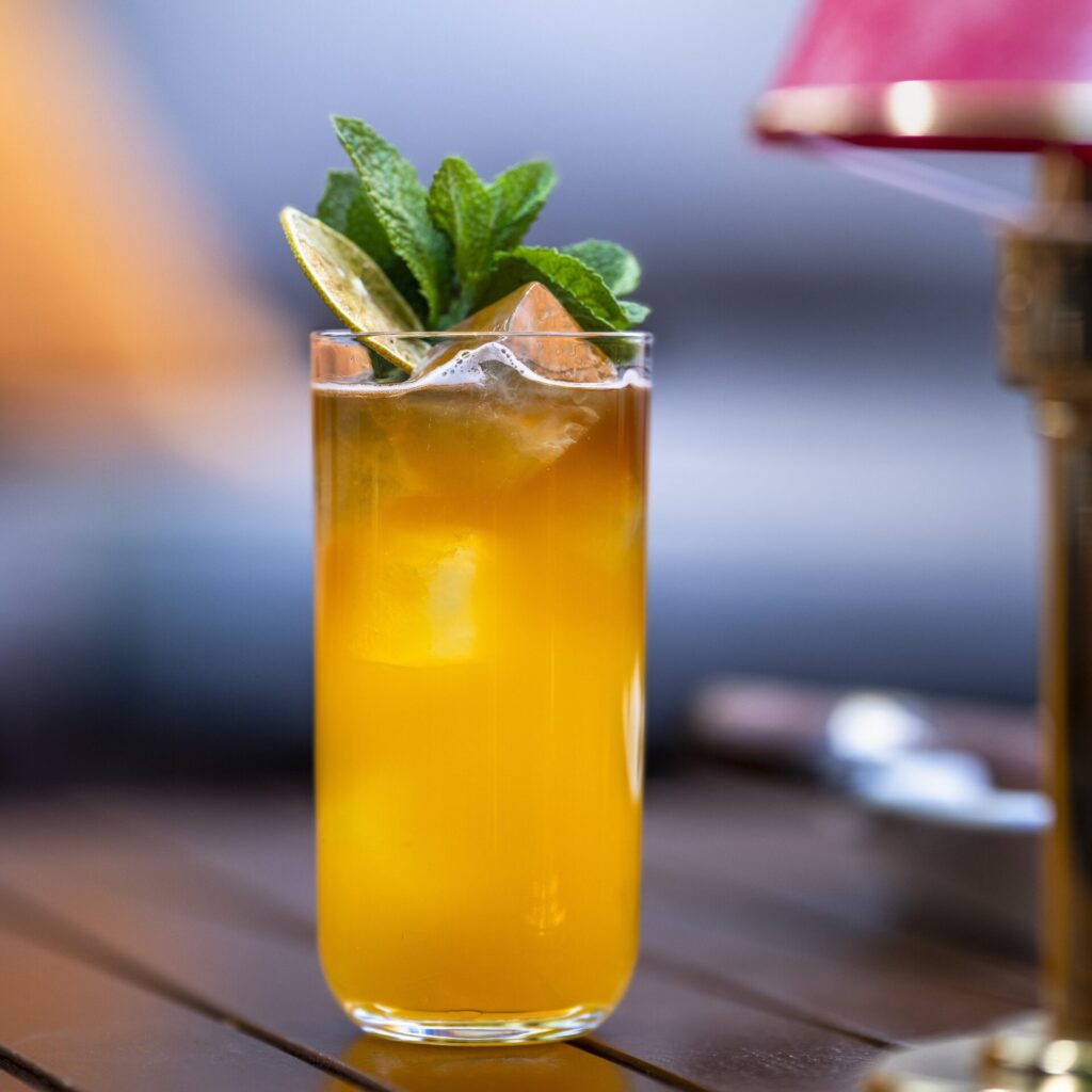 FRISCH & WÜRZIG Bock Blitz, ein Mai Tai, neu interpretiert mit Düxer Bock – vereint, klassiche Barkultur, rheinische Lebensfreude und spannende Aromen. THE GRID BAR