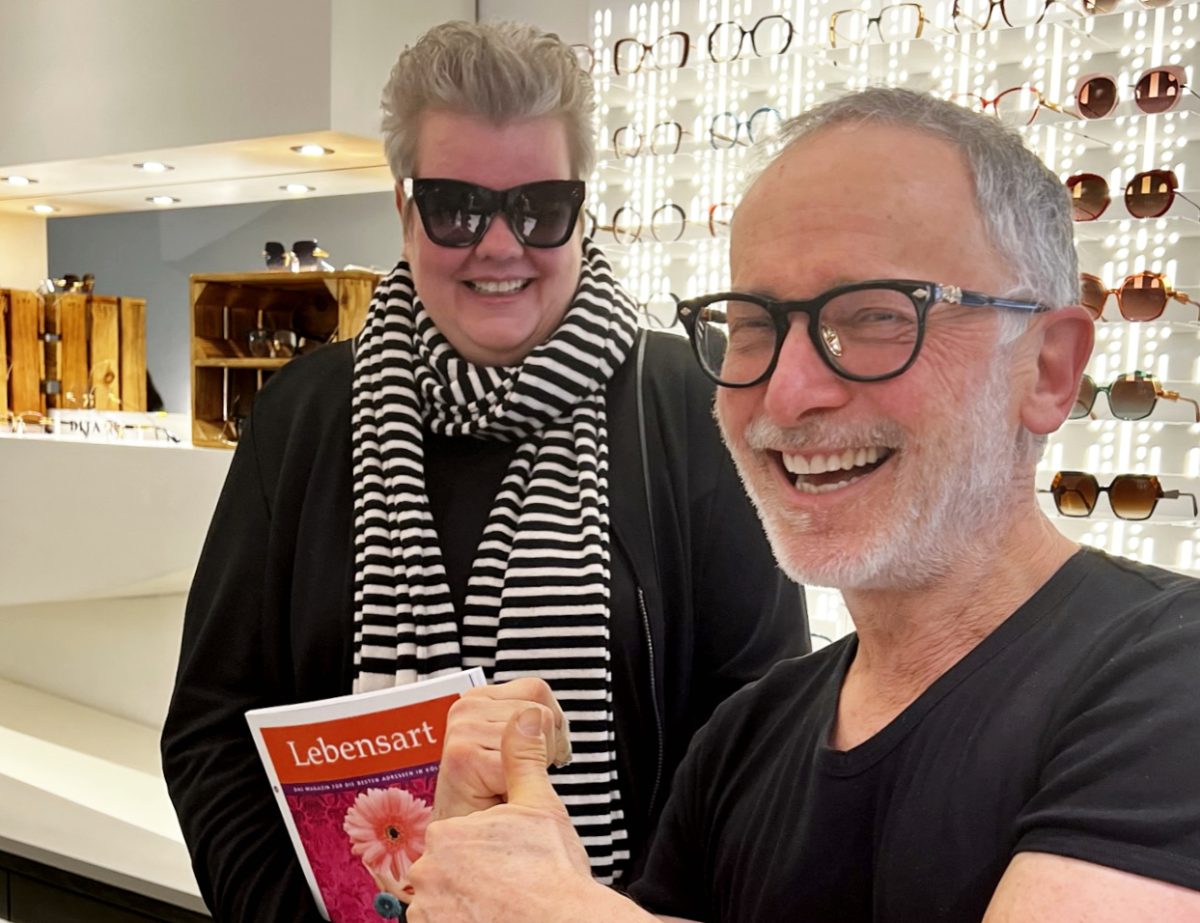 Brillen-Galerie Köln & Lebensart Glückliche Gewinnerin