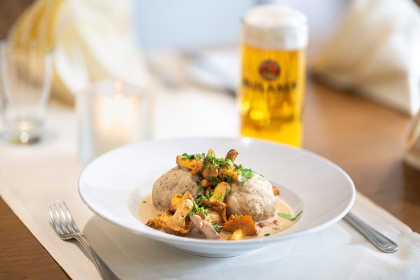 Hallerhof Restaurant & Biergarten • Wiesn-Zeit