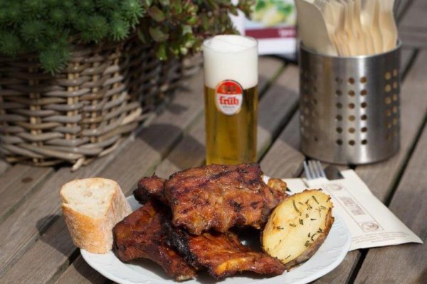 Hallerhof Restaurant & Biergarten • Spareribs-Zeit