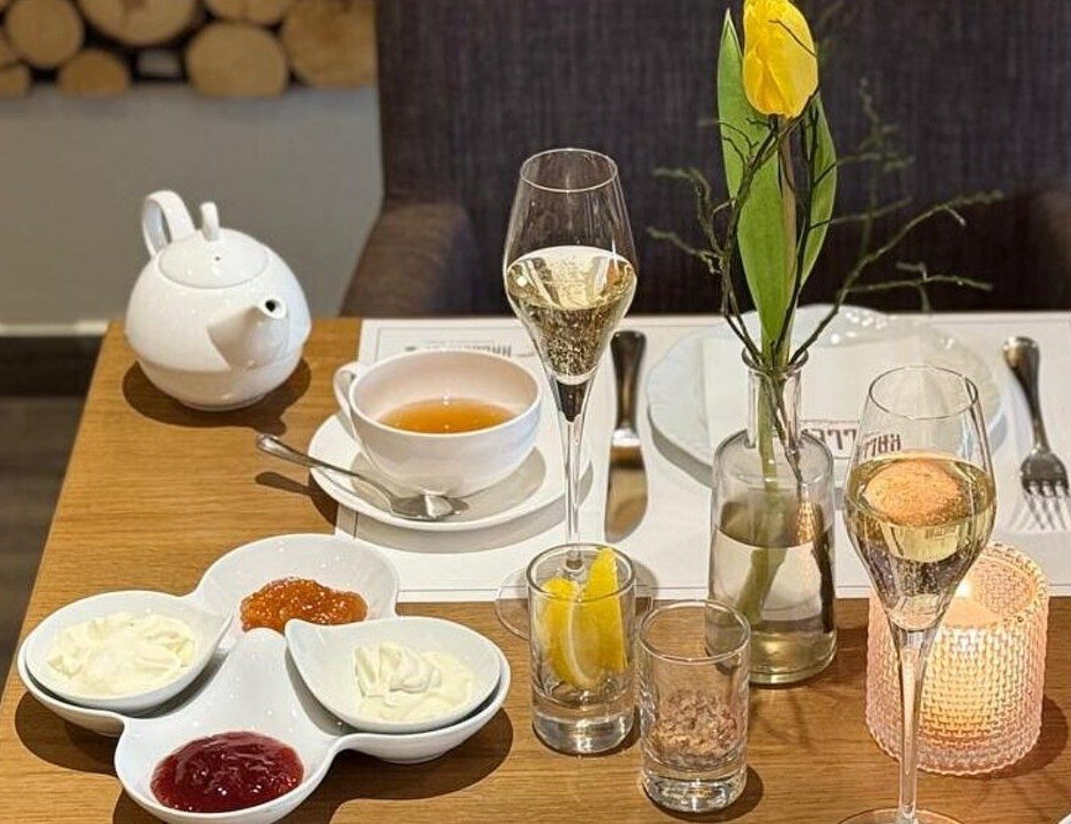 Hallerhof • Tea Time